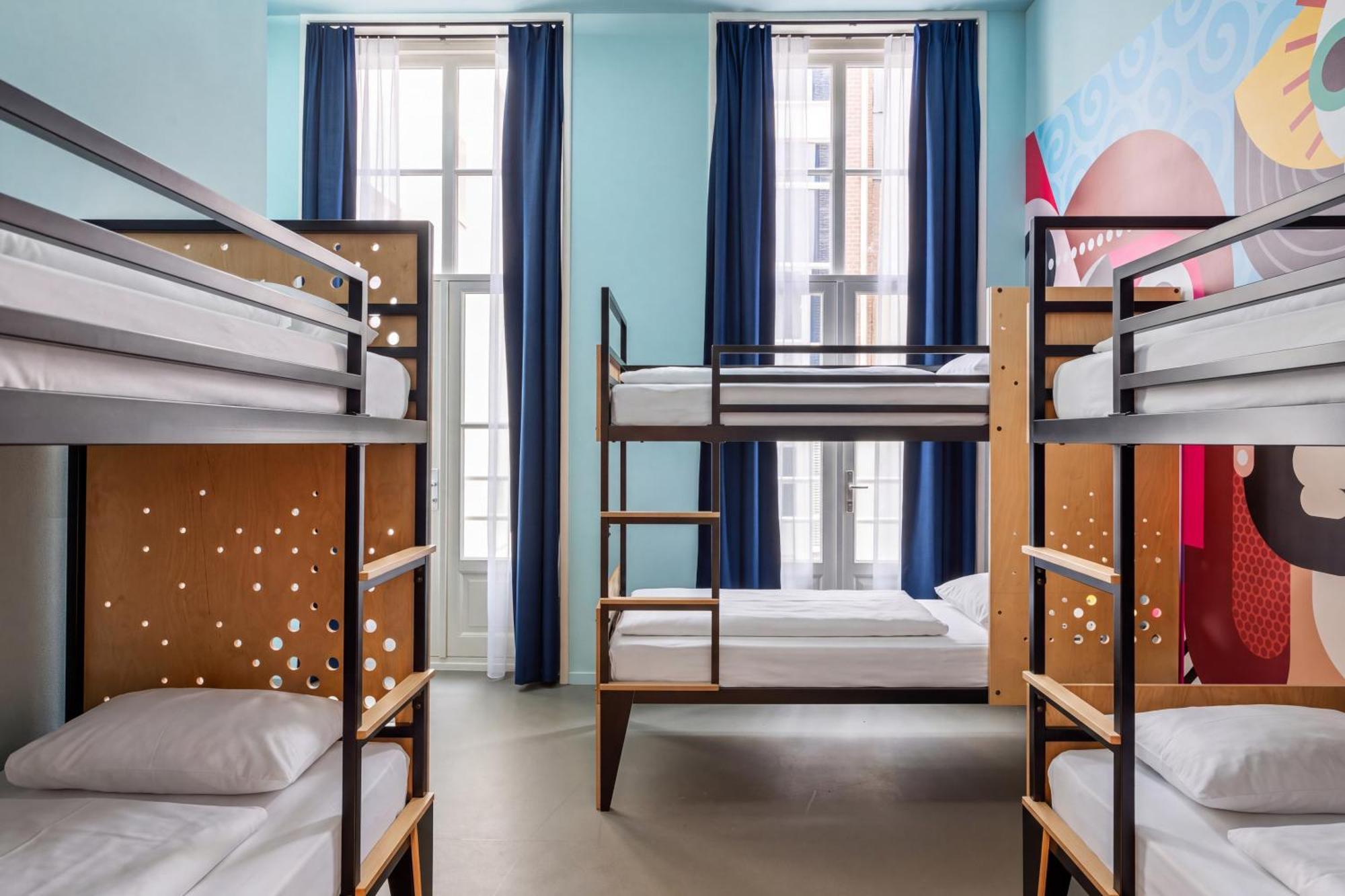 Bed 10 Bed Mixed Room