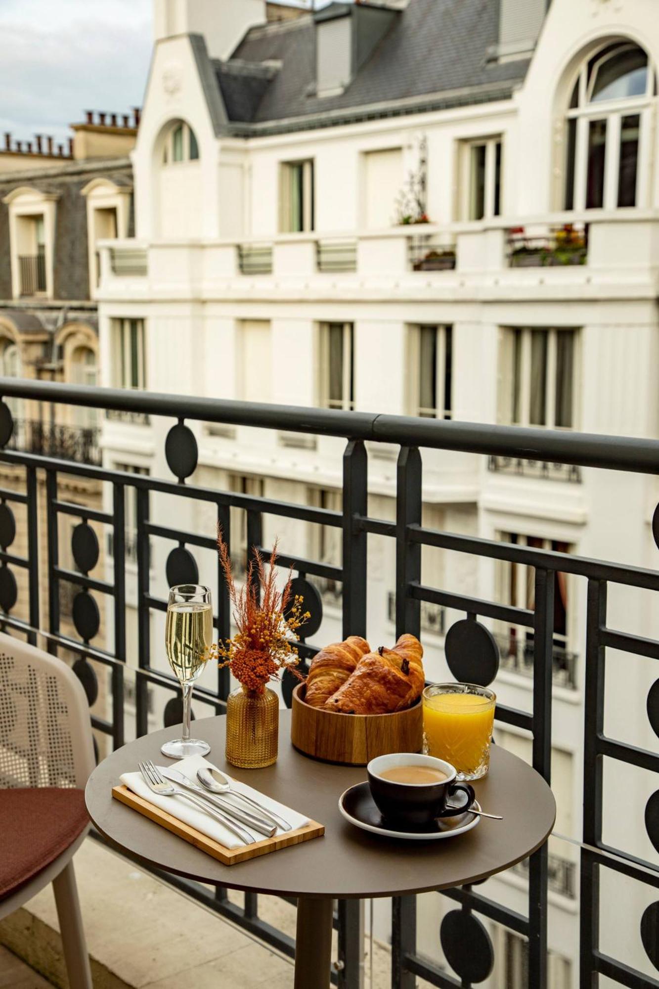 Deluxe Extra Room Balcony