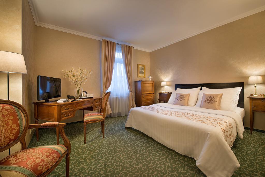 Single Room,525713706:JPEG