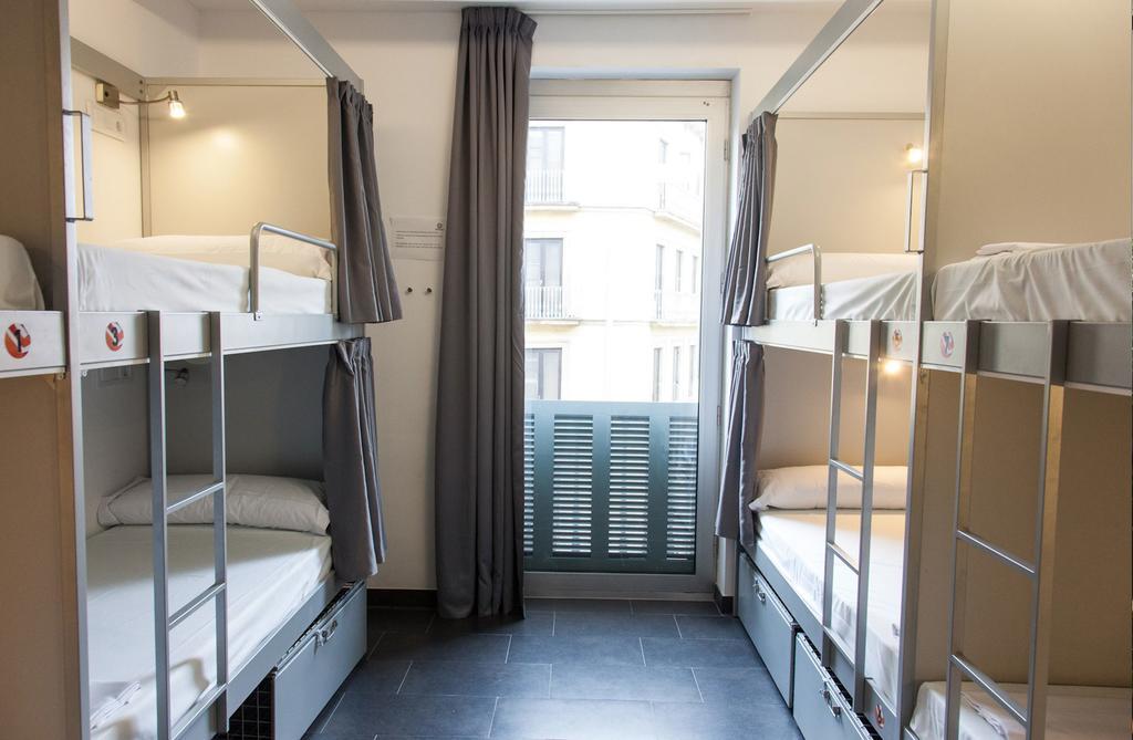 Bed 8-Bed Dormitory Room