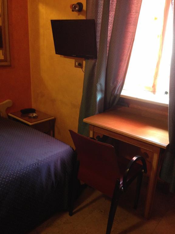Single Room,189131357:JPEG