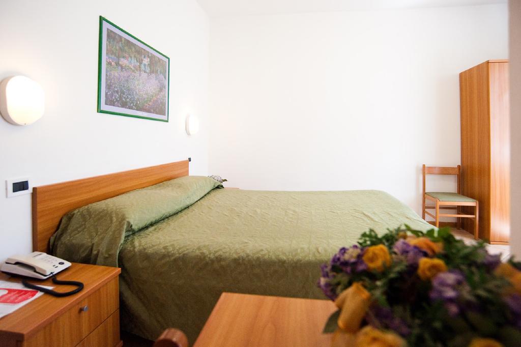 Double or Twin Room,190018792:JPEG