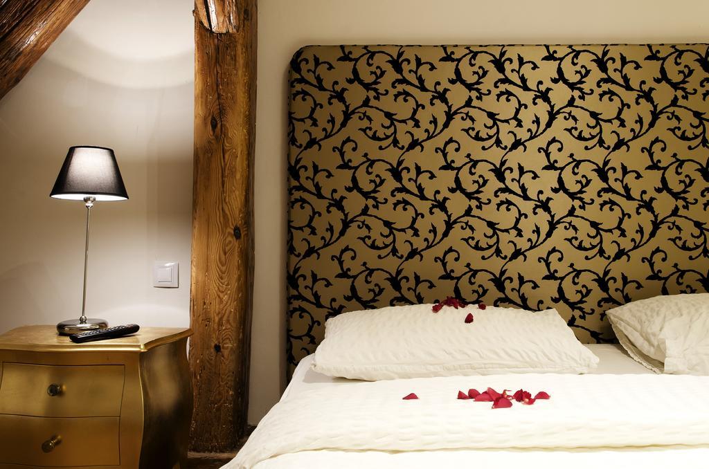 Classic Double Room,701427874:JPEG