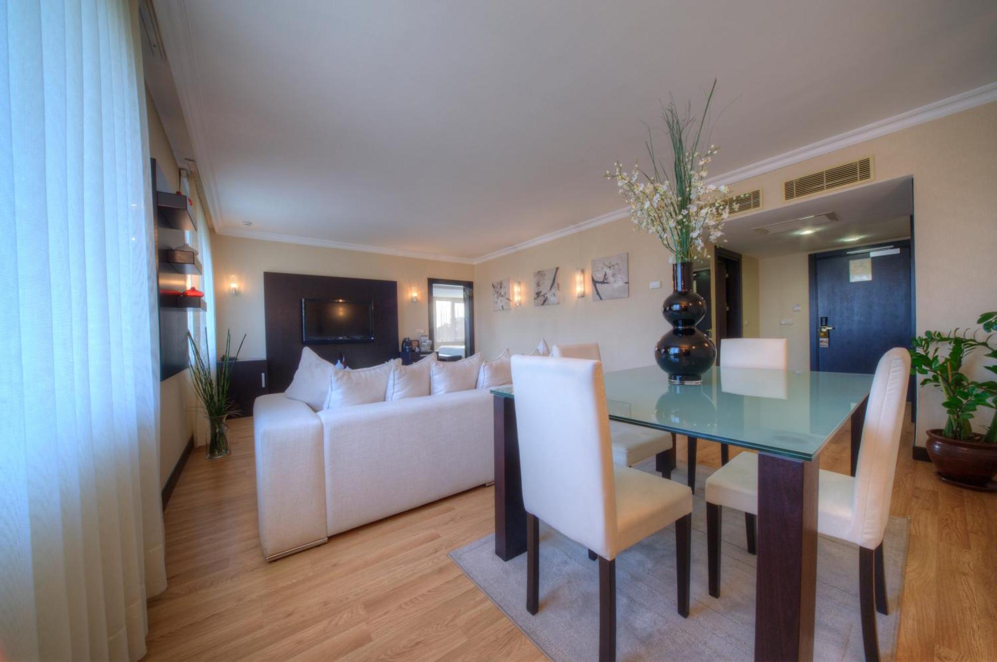 Family Suite,446900454:JPEG