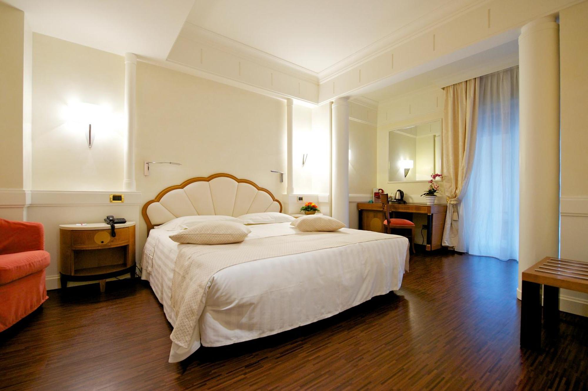 Deluxe Double Room,693894795:JPEG