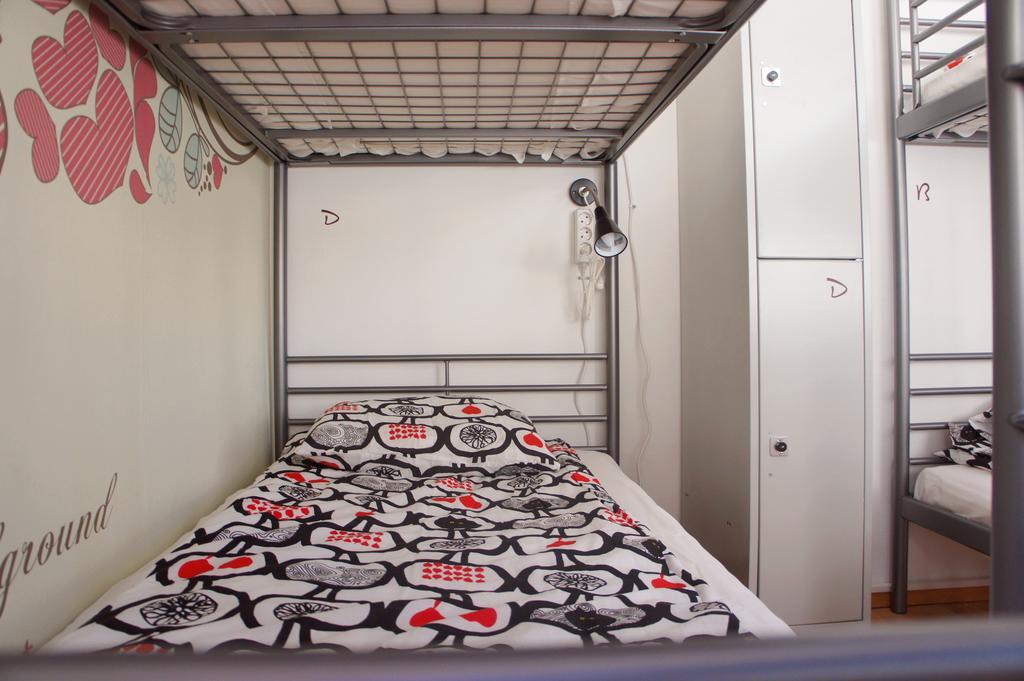 Posto Letto in Dormitorio Misto con 4 Letti