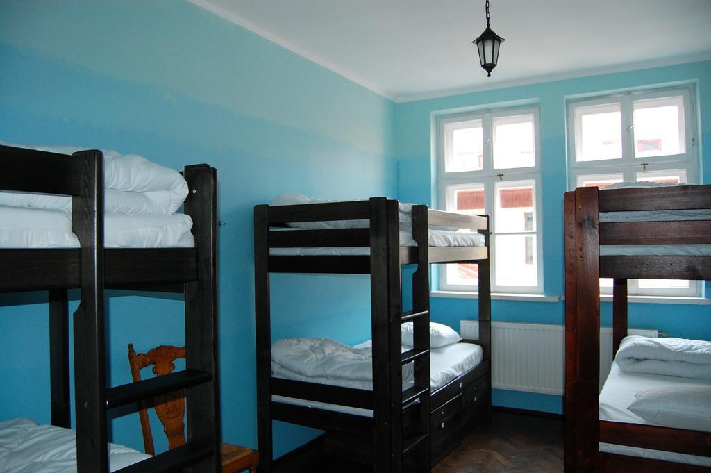 Posto Letto in Dormitorio Misto con 6 Letti