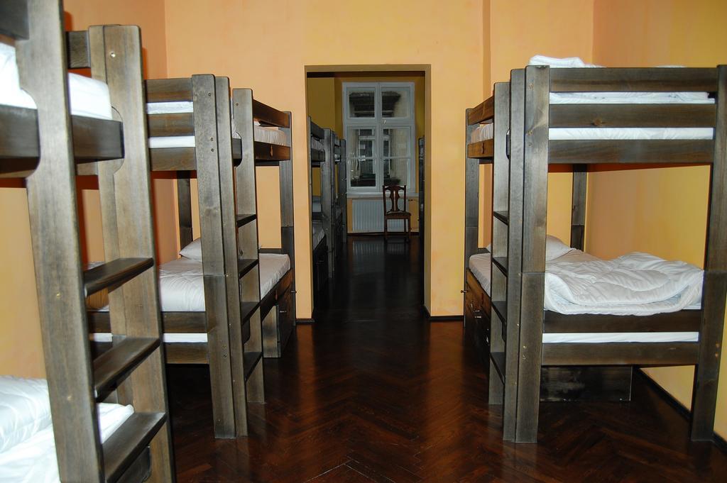 Posto letto in Dormitorio Misto con 14 Letti