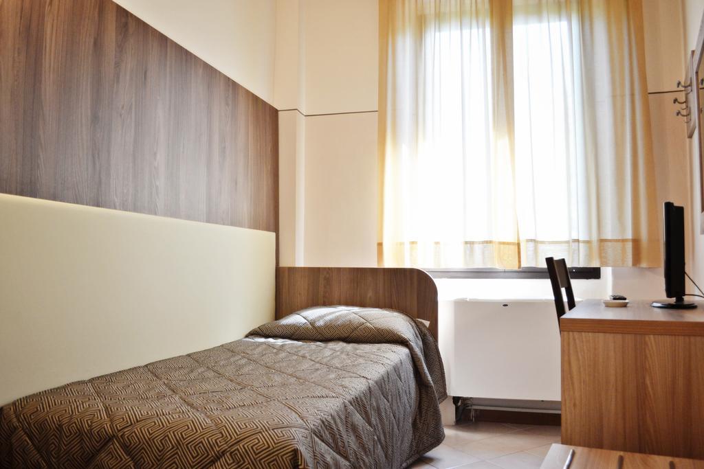 Single Room,689423256:JPEG