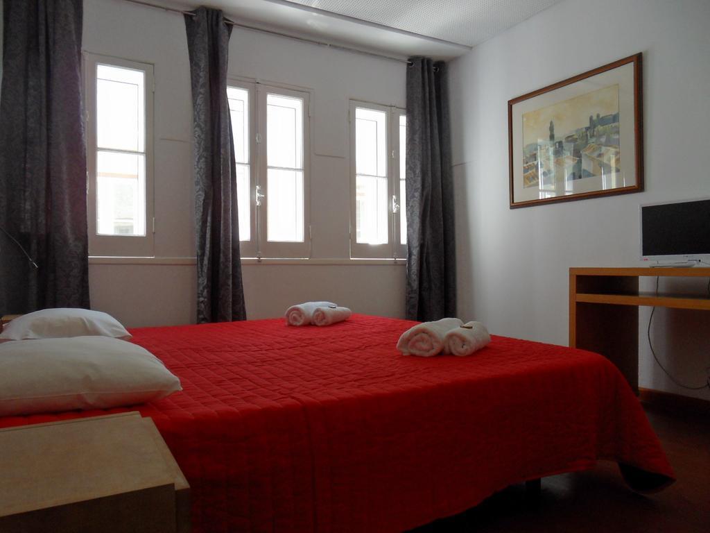 Economy Double Room,127999128:JPEG