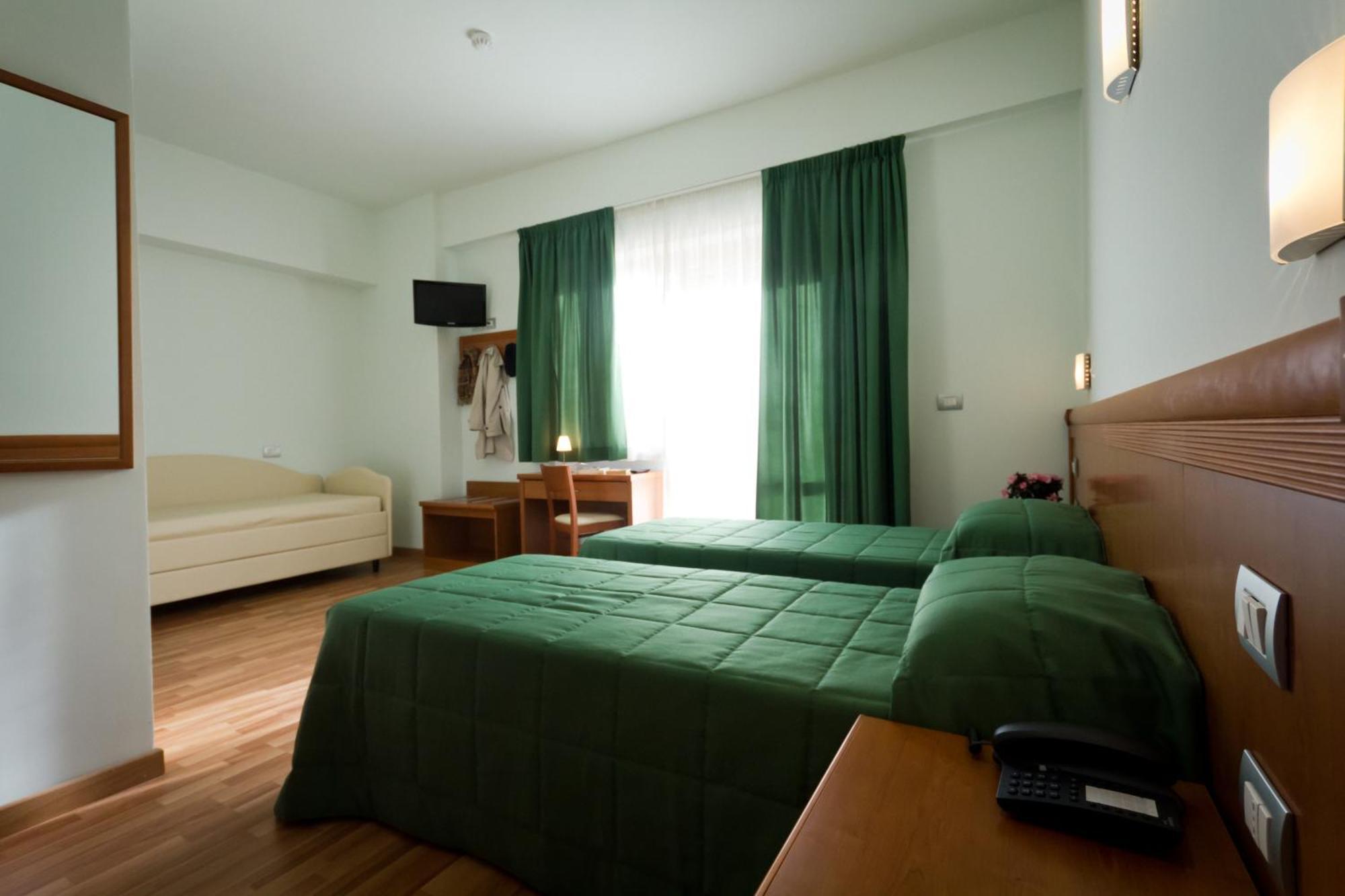Triple Room,666494700:JPEG