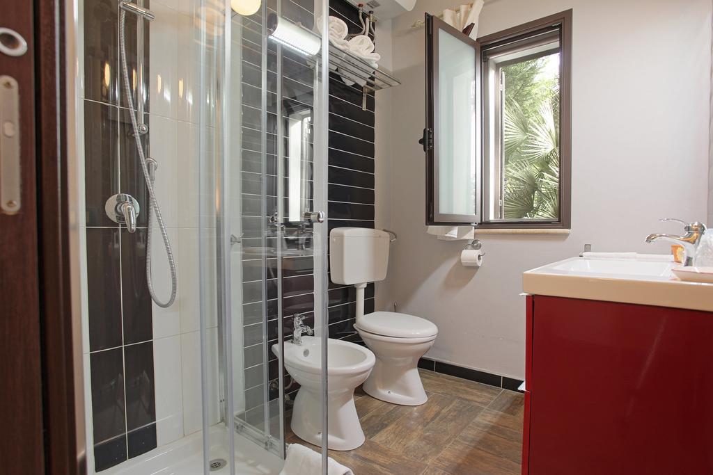 Deluxe Double Room with Pool Access,763013326:JPEG
