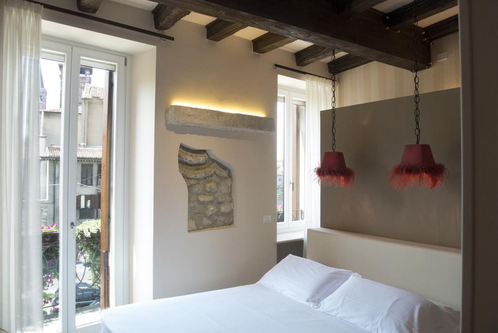 Deluxe Double Room with Balcony,211701203:JPEG