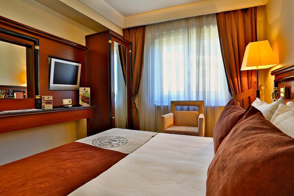 Standard Double Room,687165489:JPEG