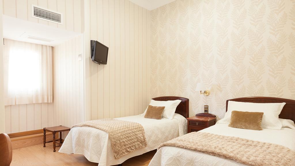 Standard Twin Room,972195802:JPEG