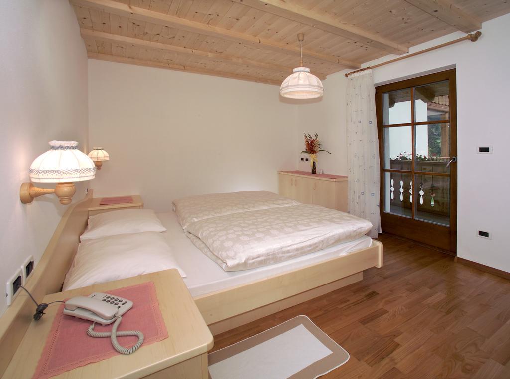 One-Bedroom Apartment Balcony,1551253789:JPEG
