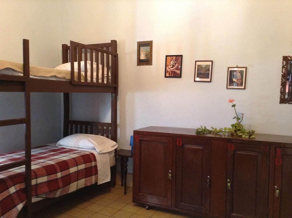 Male Dormitory Room,328629550:JPEG