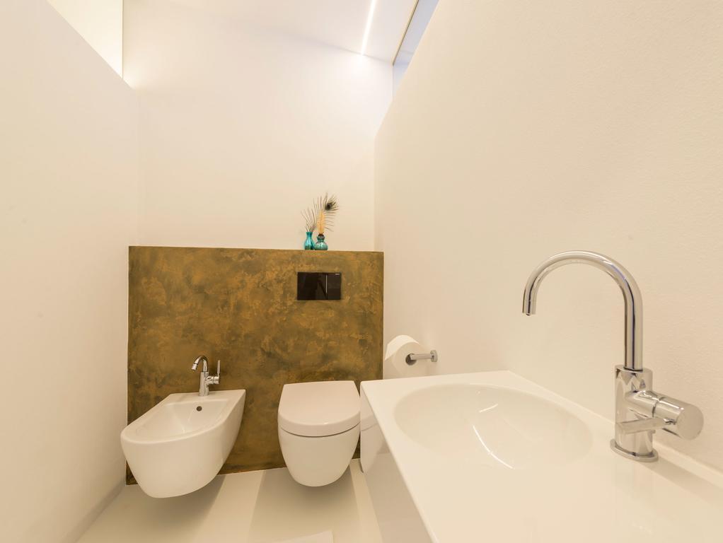 suite One-Bedroom Apartment whirlpool