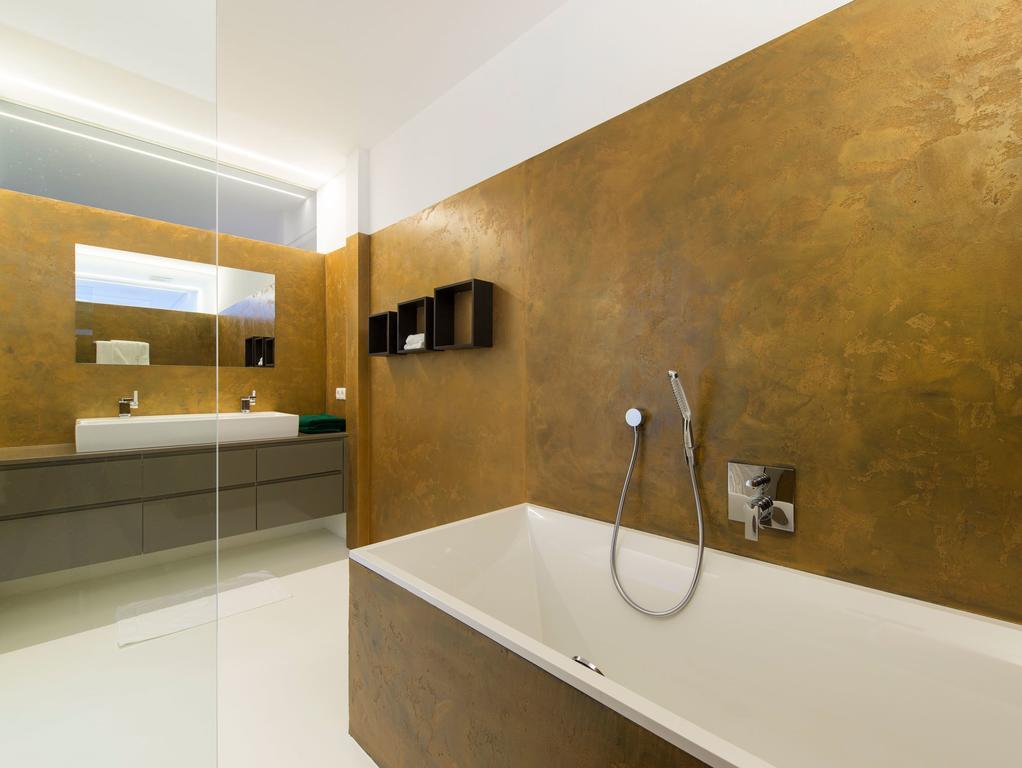 suite One-Bedroom Apartment whirlpool
