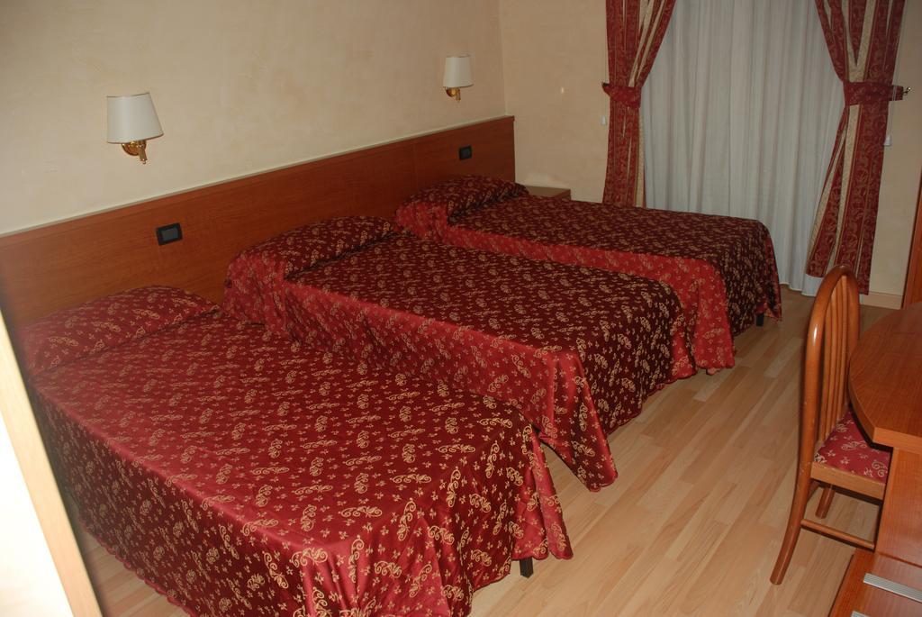 Triple Room,1216186885:JPEG
