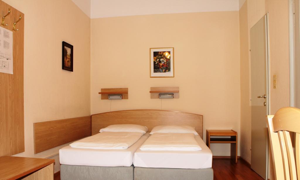 Small Double Room,79138323:JPEG