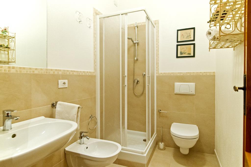 Double or Twin Room Private External Bathroom,227297690:JPEG