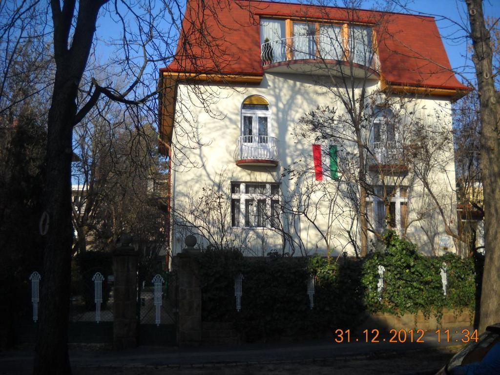 Two-Bedroom Apartment,1528041778:JPEG