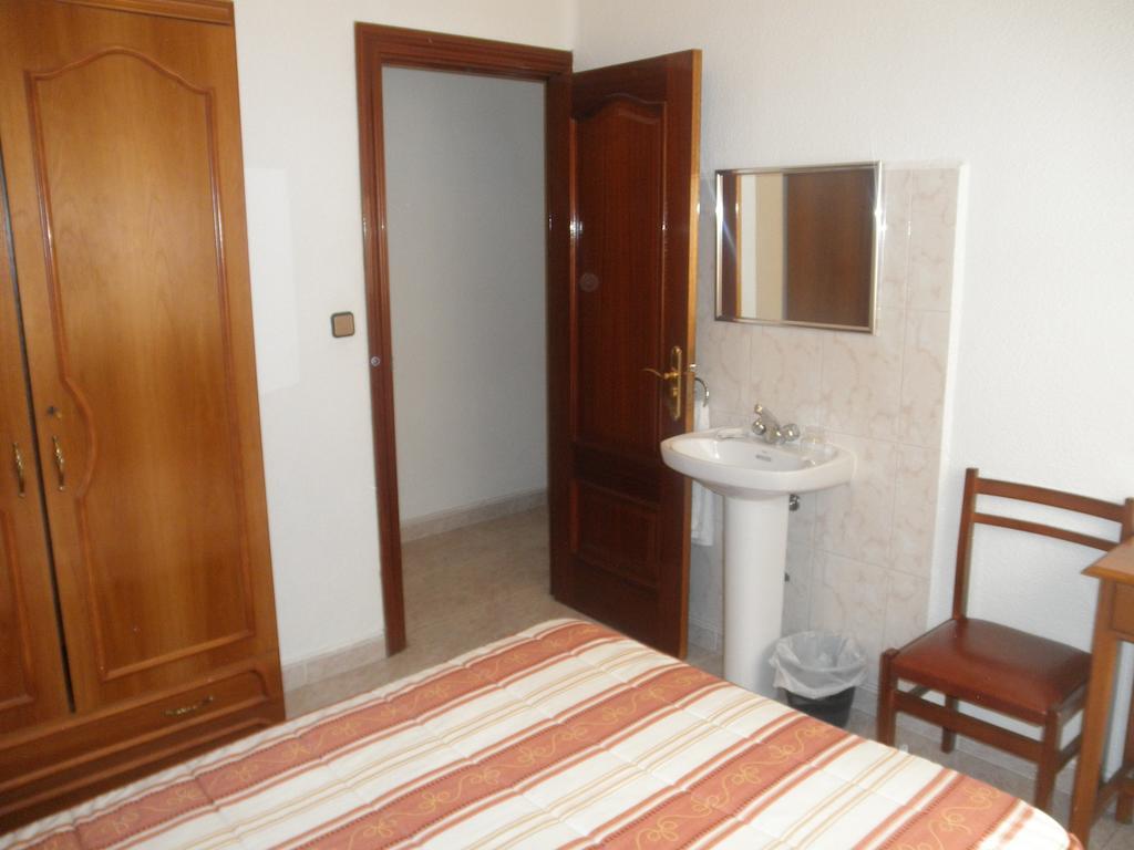 Single Room,246844673:JPEG