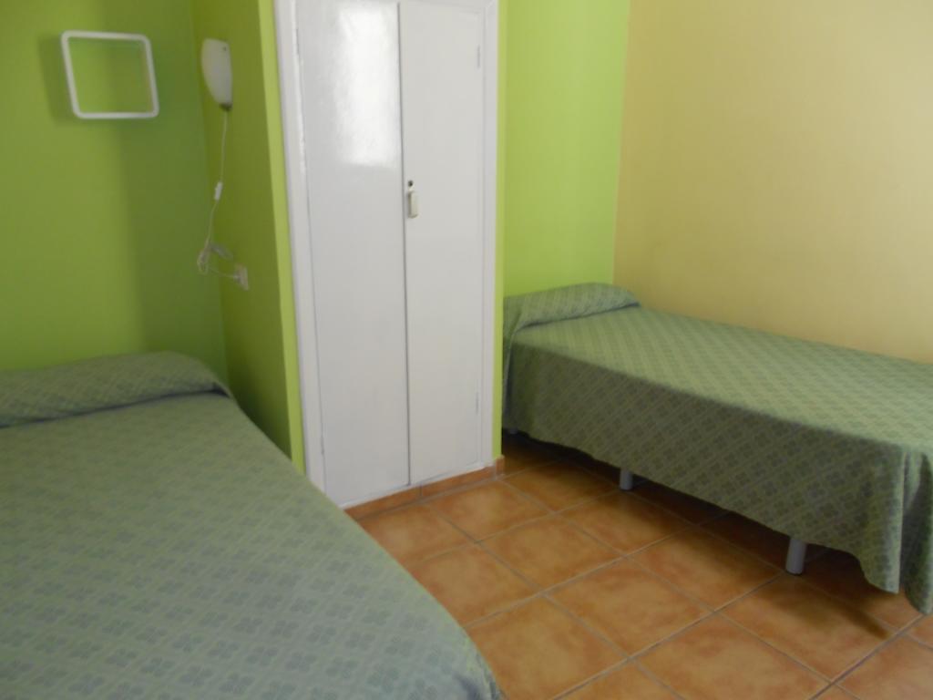 Double or Twin Room Private Bathroom,233378338:JPEG