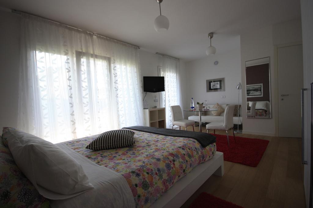 Large Double Room,233401021:JPEG