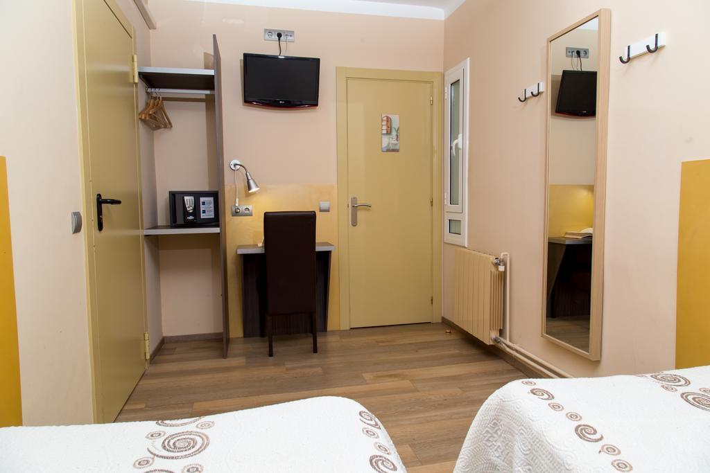 Double or Twin Room Private Bathroom