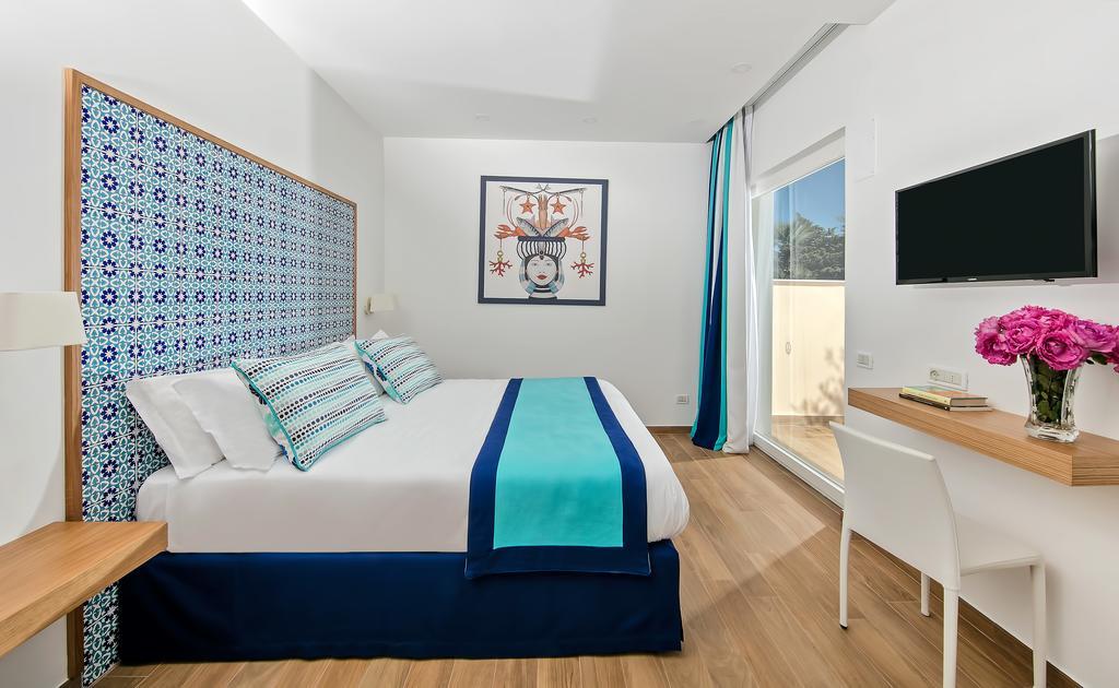 Deluxe Double or Twin Room with Sea View,462137496:JPEG