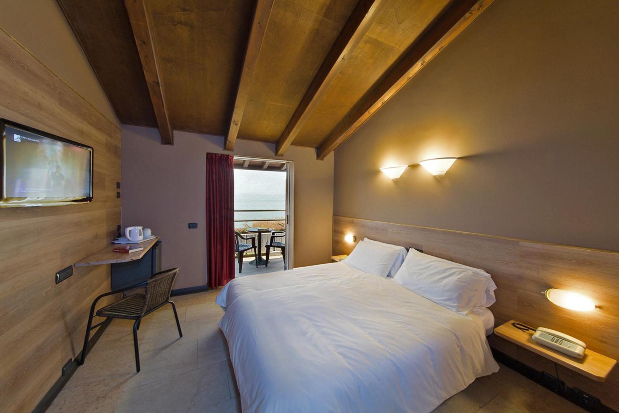 Double or Twin Room with Lake View,1004087964:JPEG