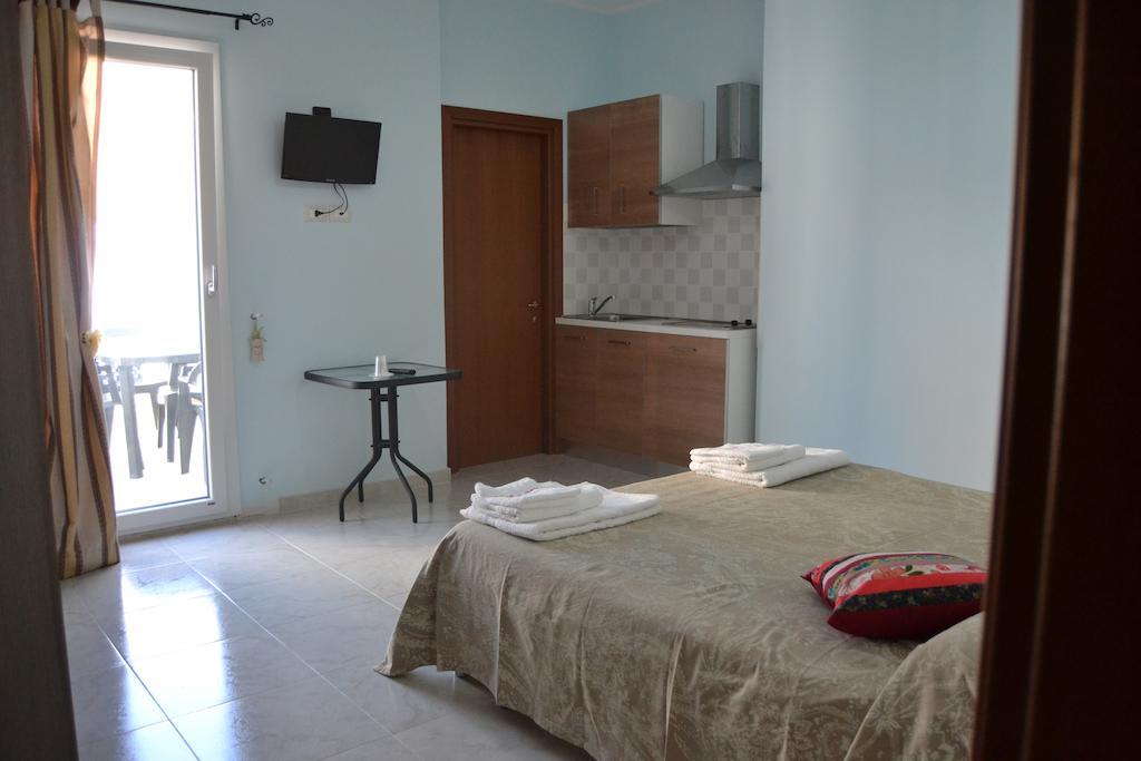 Two Connecting Double Rooms,245498689:JPEG