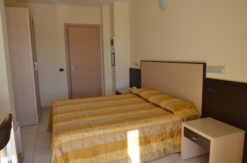 Superior Quadruple Room,664259493:JPEG