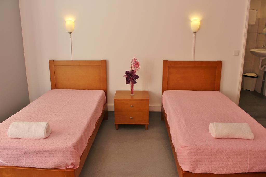 Twin Room,250359197:JPEG