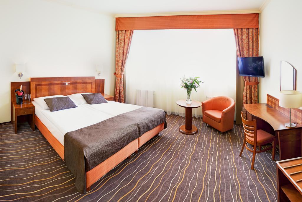 Double or Twin Room,29670221:JPEG