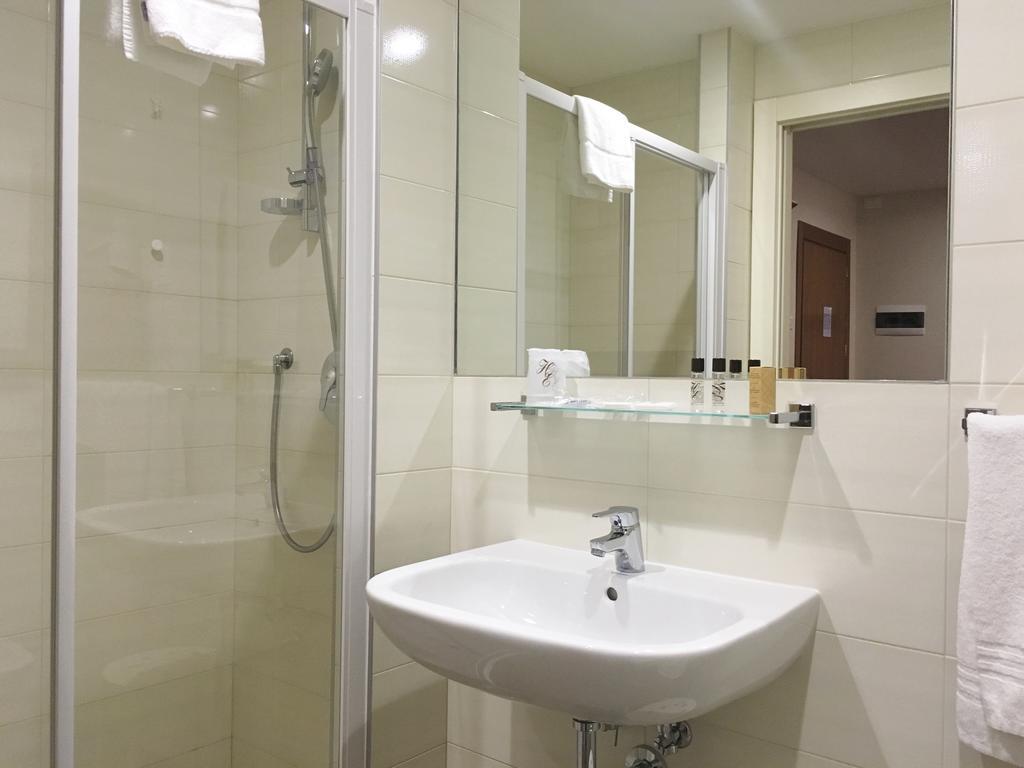 Standard Double or Twin Room with Balcony,752841359:JPEG