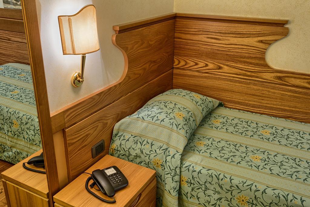 Classic Single Room,253977329:JPEG