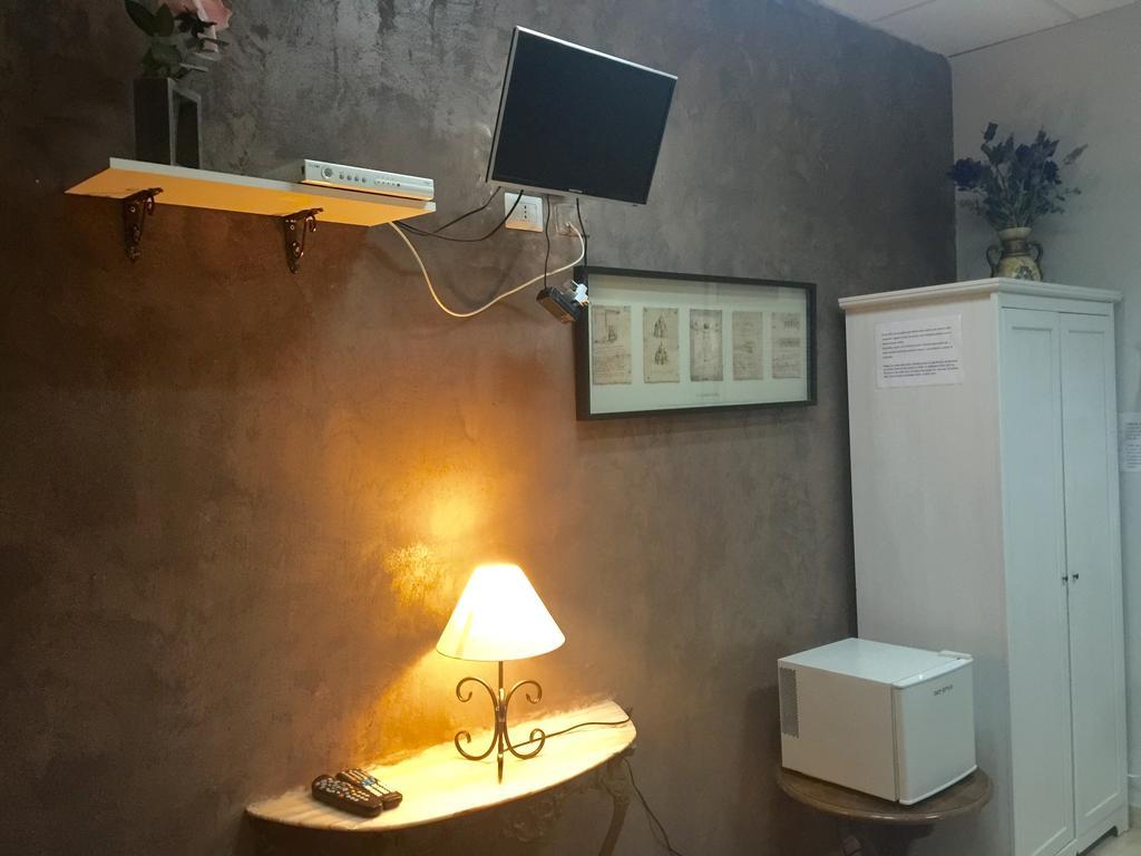 Small Double Room,401755290:JPEG