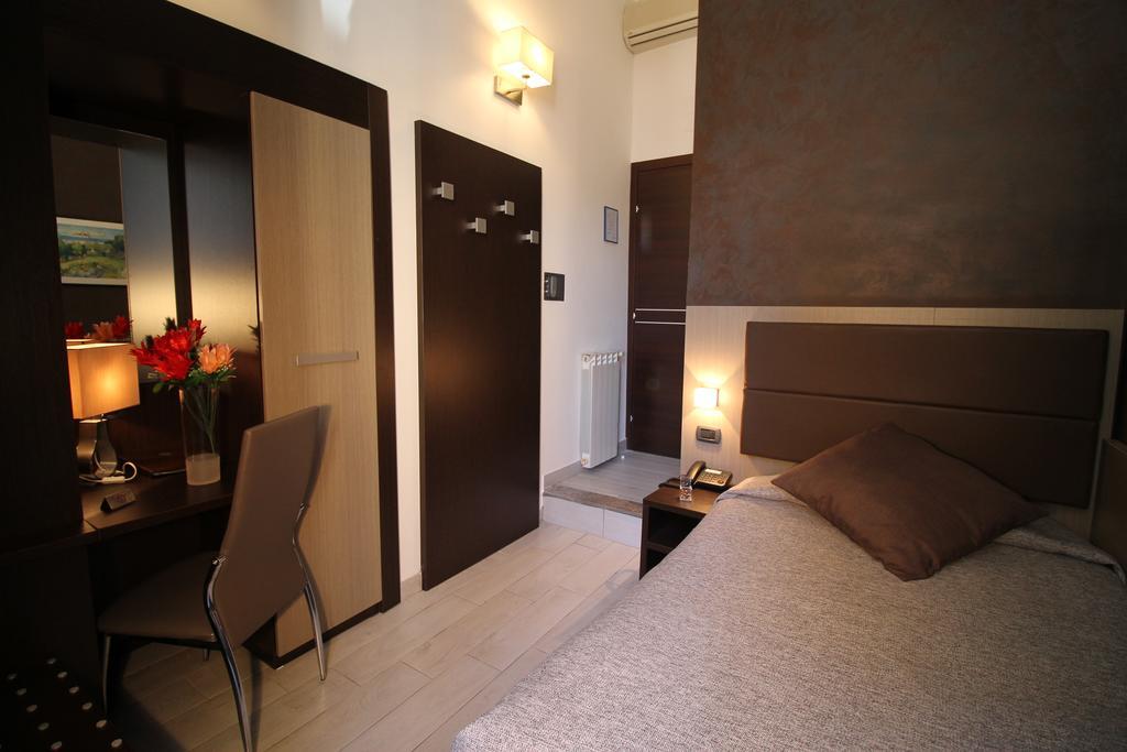Single Room,254917485:JPEG