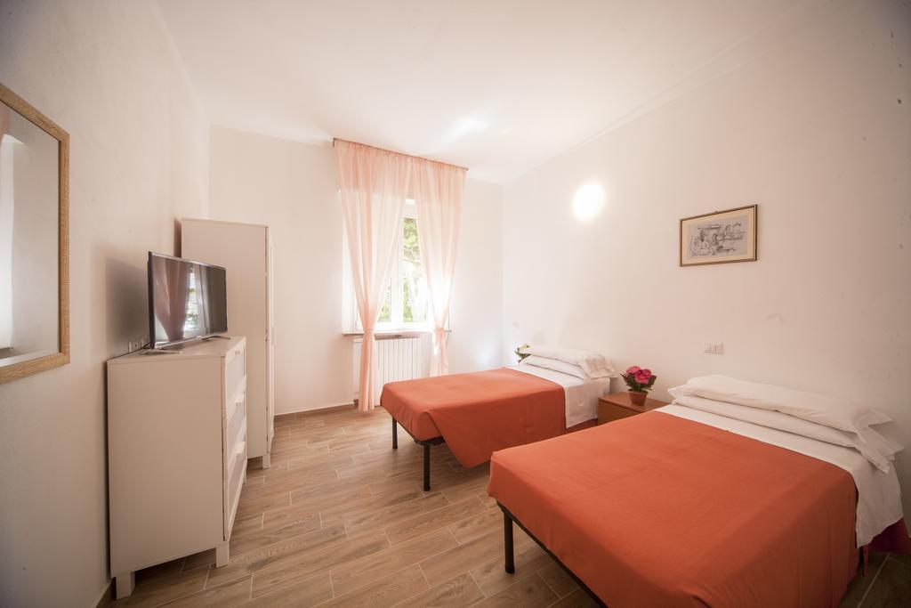 Twin Room,1274570605:JPEG