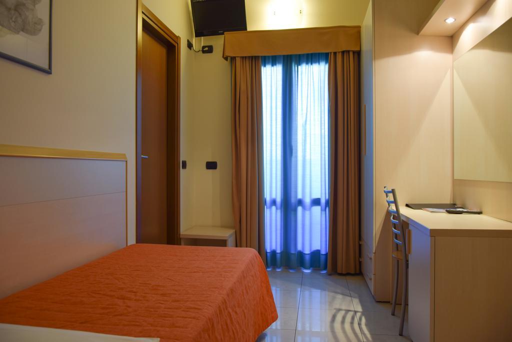 Single Room,61020868:JPEG