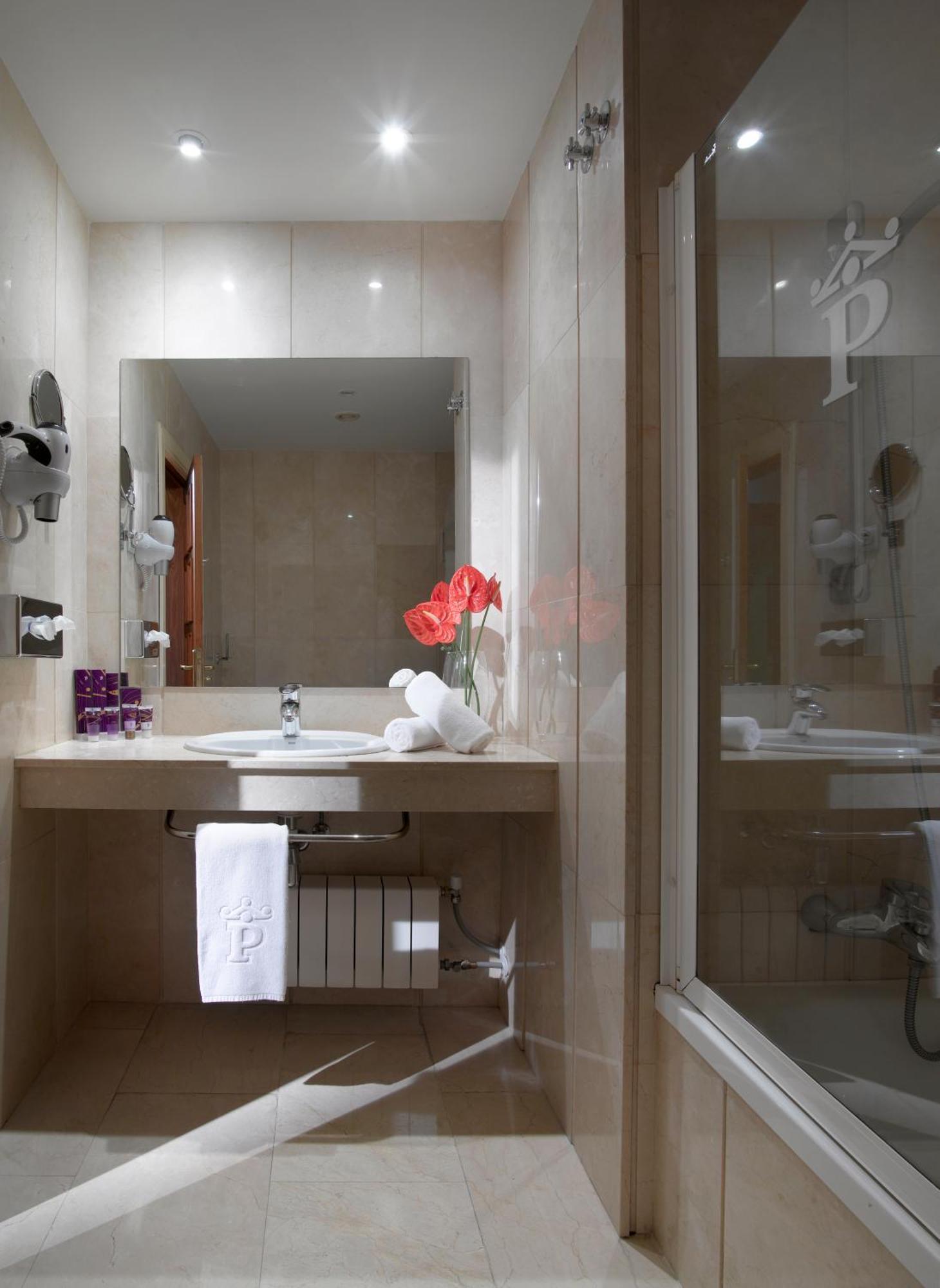 Habitación Doble Estándar (2 adultos + 1 niño)