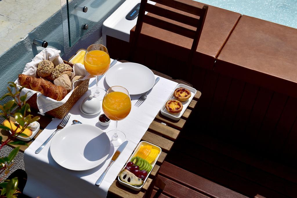 Double Room with Spa Bath,263273981:JPEG