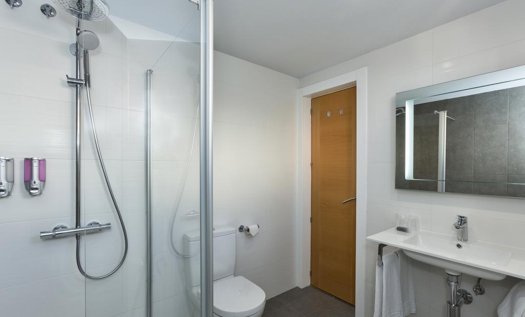 Habitación Doble con cama supletoria (3 adultos)