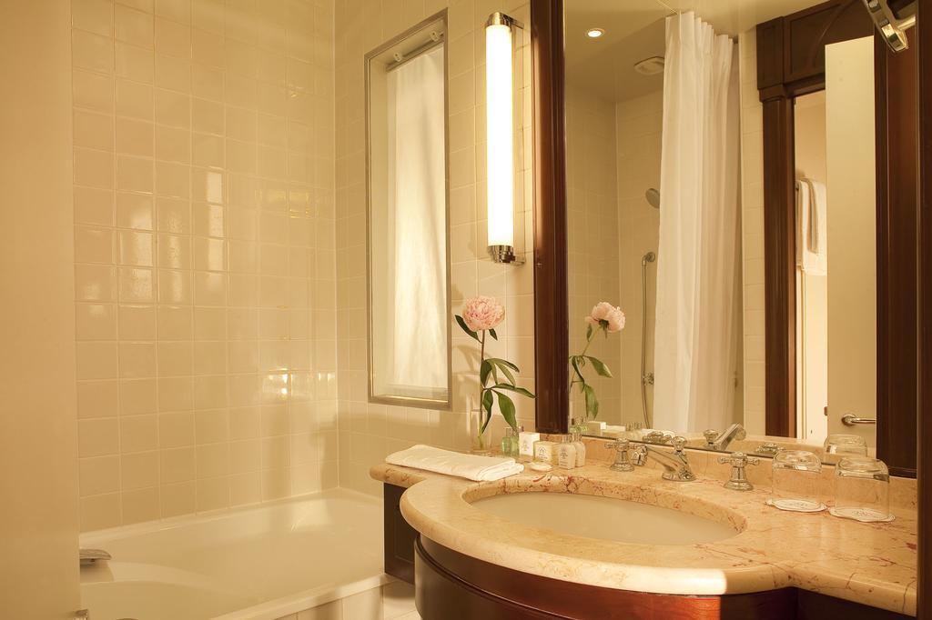 Family Room Bath,456029703:JPEG