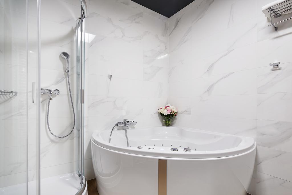 Superior Room Hot Tub,1277167201:JPEG