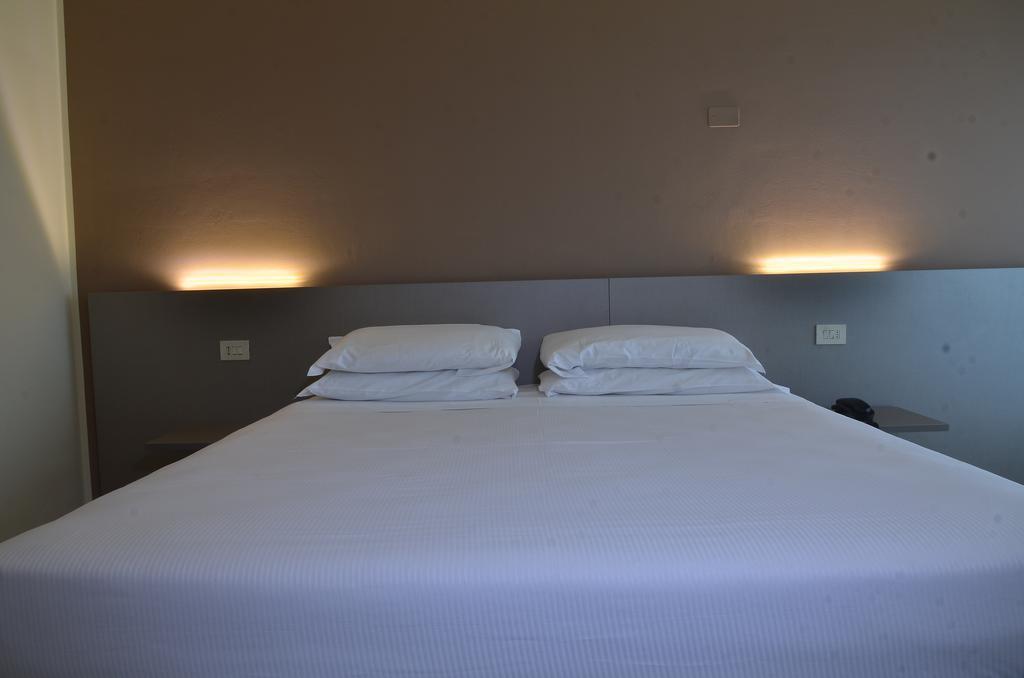 Double or Twin Room,267365377:JPEG