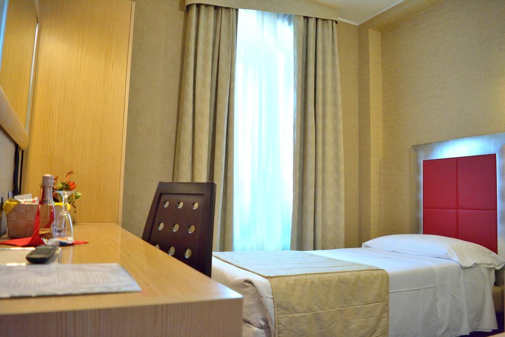 Single Room,267843913:JPEG